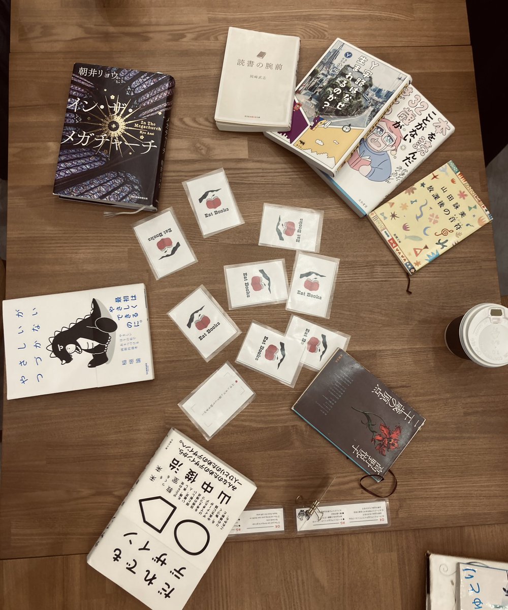 h_ktu06's tweet photo. 自身初開催の読書会でした〜！
カードゲーム要素を取り入れたいなーとカードを用意しての読書会📖
（参加者に受け入れていただけて感謝🃏）

印刷紙でもスリーブに入れるとカードゲーム感が出るというフォトマトペでの発見を活かせました◎笑 https://t.co/KKKNCzEkB2