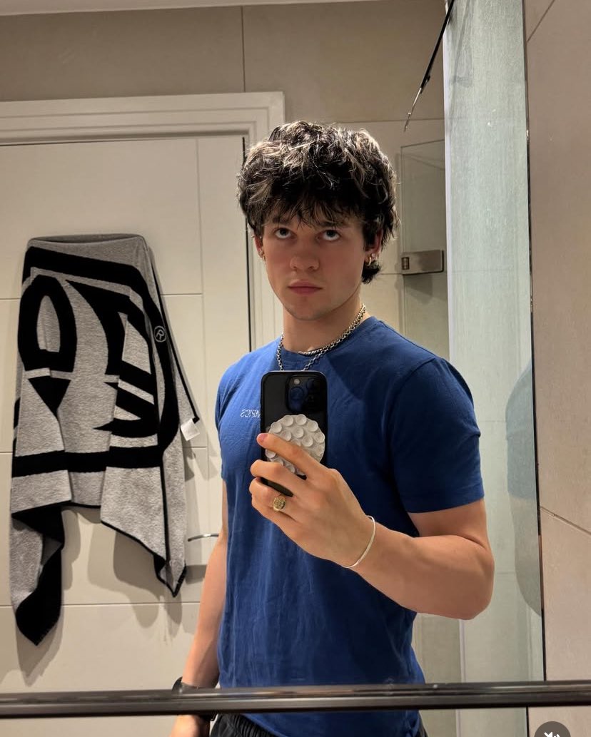 dearBLAISE_glbl's tweet photo. ✦⋆͙̈ ↪ INSTAGRAM ↷
cleaned my mirror for once
#dear_ALICE #dearALICE #blaisenoon https://t.co/4tIKA15jNk