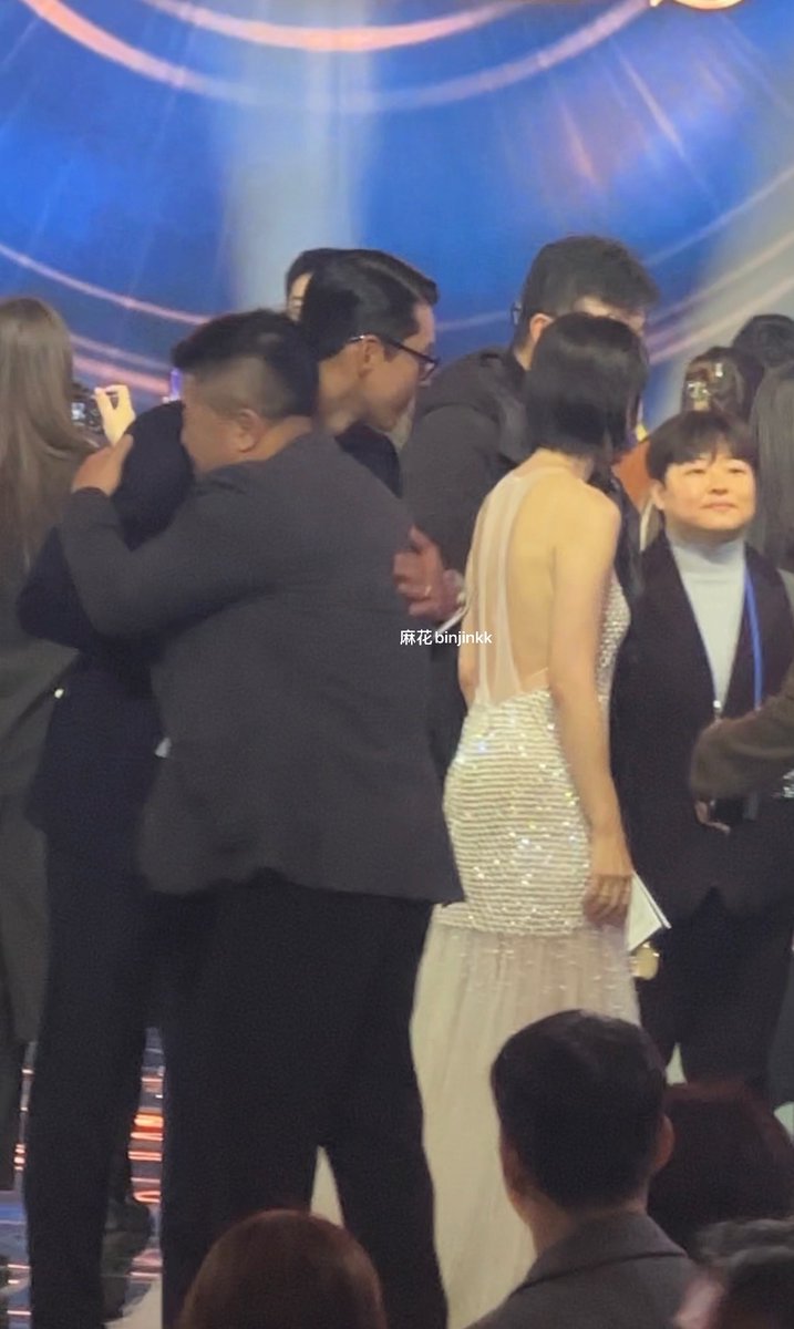 v_lovez's tweet photo. All Hyunbin sees is Son Yejin 😍
Everyone says it, and it’s so true, he’s low-key obsessed with his wife in the cutest way.
#BinJin ❤️ https://t.co/LF6uGcYpiV