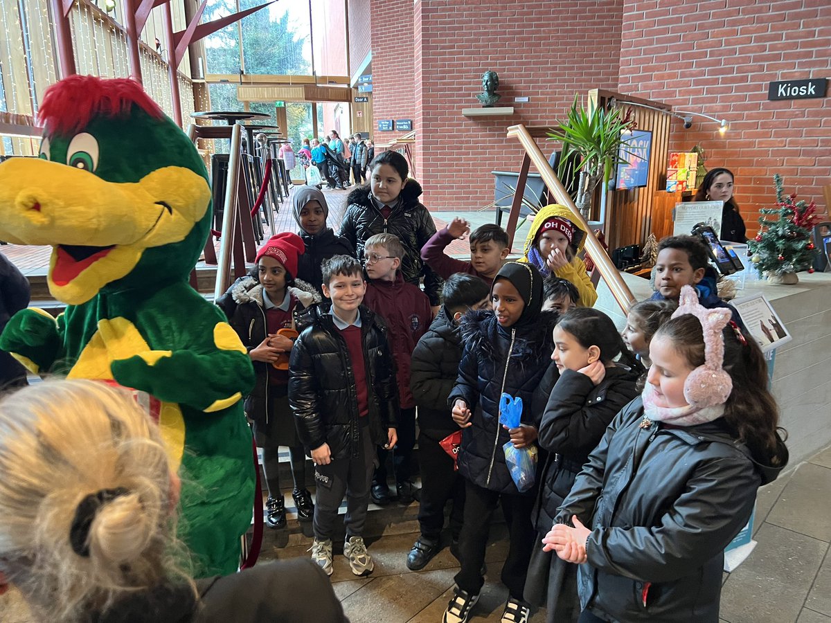 What a wonderful experience for our pupils   <a href="/LyricBelfast/">Lyric Theatre Belfast</a> A Christmas Carol 🎄 <a href="/Irishaporg/">Irish American Partnership</a> #Literacy