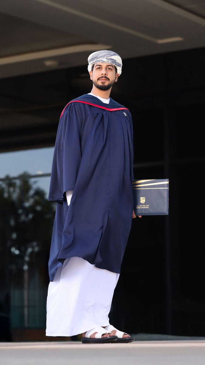Al_BurhanMedia's tweet photo. نبارك لإبن ولاية #صحم 
الفاضل/ محمد بن حمد بن مصبح البريكي بمناسبة تخرجة بدرجة ( الماجستير ) بأمتياز والأول على الدفعه بجامعة صحار الفوج الرابع والعشرون تخصص ادارة اعمال ( MBA) .

سائلين الله له التوفيق والنجاح في قادم مسيرته العلمية و العملية . https://t.co/MGtsYEftdS