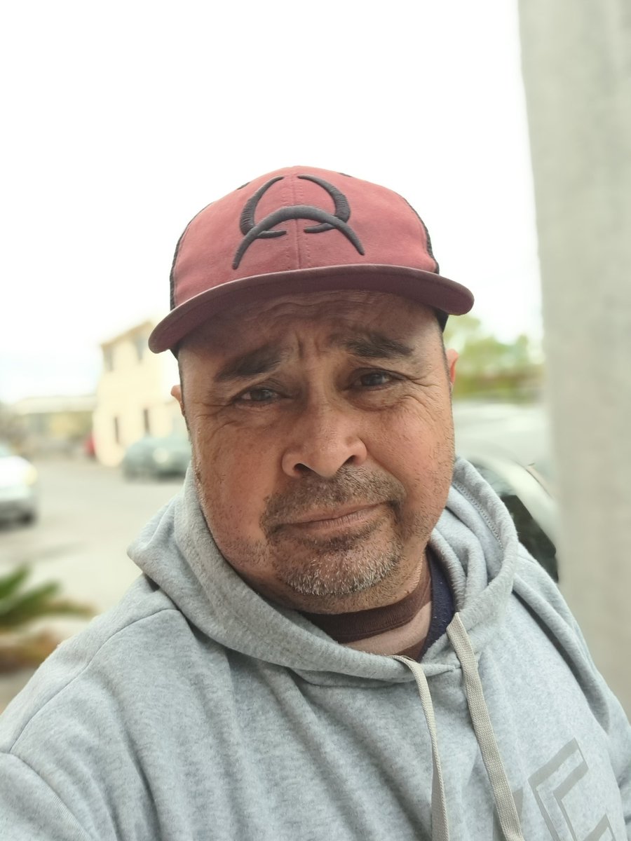 Un día mas con un chorro de frio pero ya andamos buscando perritos en condicion de calle  qué alimentar o ayudar ( quien me invita un café 🥶)