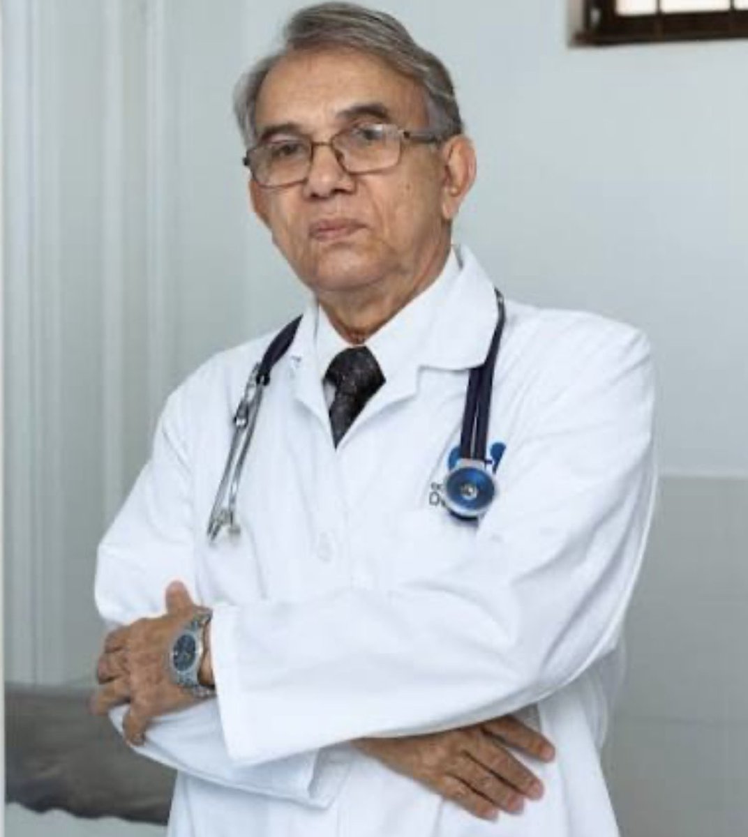 QuintinQuinter's tweet photo. Anoche 4 de diciembre, en el marco de los Premios Julio Villazón Baquero, la Cámara de Comercio de Vpar le hizo un homenaje póstumo al Médico Urólogo Oswaldo Ángulo. 

Gracias por lo que usted fue Doctor Angulo. Un Señor en mayúsculas. @OswaldoMaoAA https://t.co/4asWSxCh84