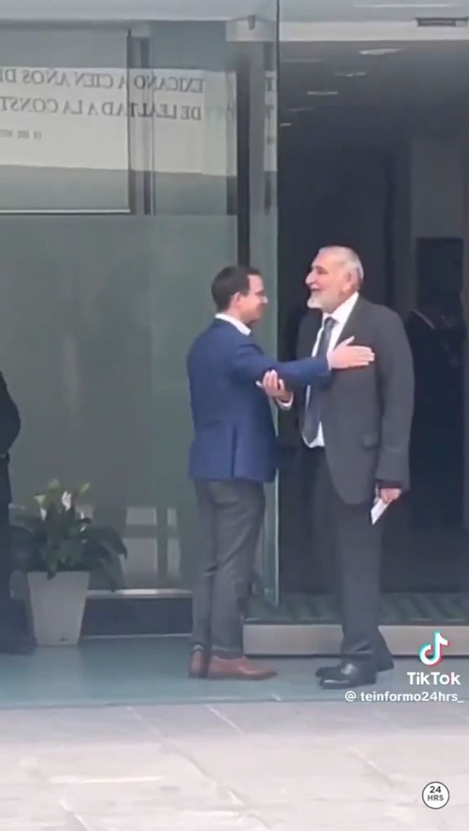 .<a href="/RicardoAnayaC/">RicardoAnayaC</a> negociando con el líder del cartel de la barredora. ¿Anaya ya desplazó a <a href="/AndreaChavezTre/">Andrea Chávez</a> en la cama de <a href="/adan_augusto/">Adán Augusto López H</a>?

La “oposición“ se relanza como MoreNarca de clóset…