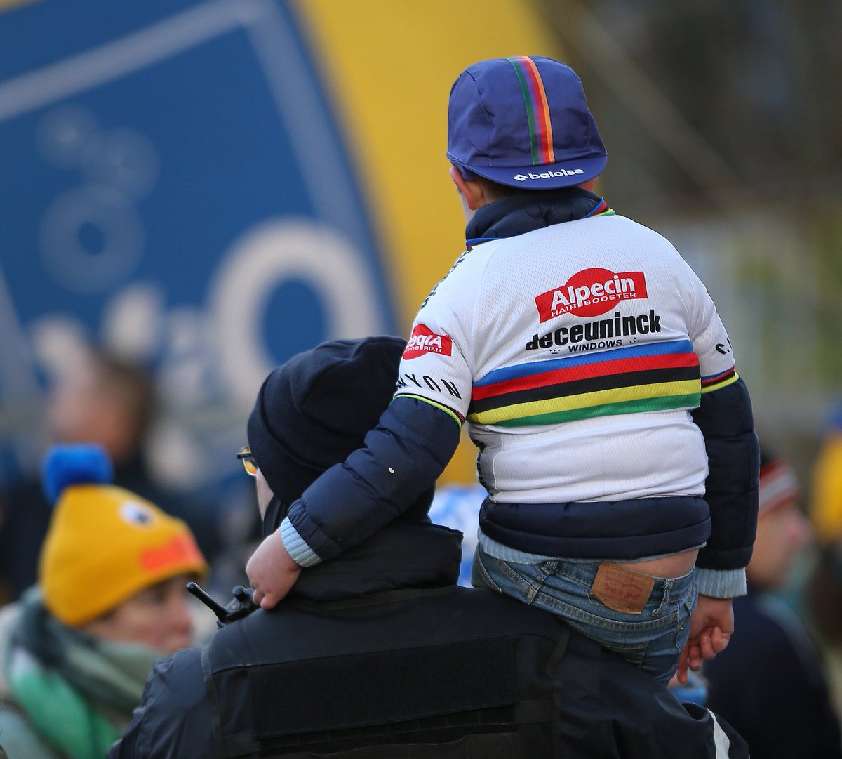 AlpecinPT's tweet photo. 💥 Good news, confirmed.

@mathieuvdpoel feels race-ready enough to kick off his cyclocross season next Sunday at the @UCIcyclocrossWC in Namur. The question mark is gone. 

The World Champion is back in nine days 🚀

Fans, get ready! Namur is coming.

#AlpecinDeceuninck https://t.co/6J7mCKEG39