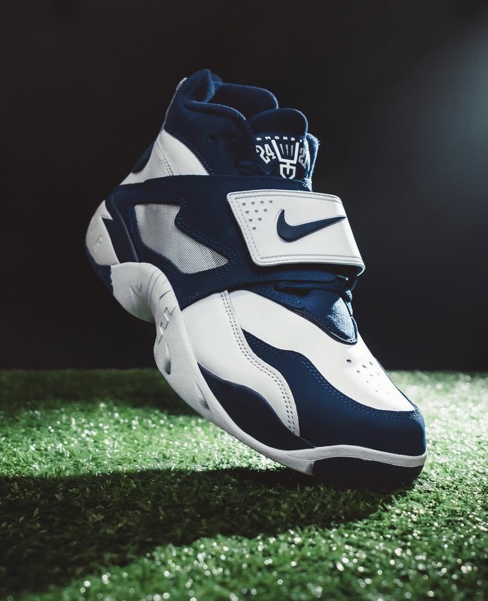 snkr_twitr's tweet photo. AD: Nike Air Diamond Turf 'White/Metallic Silver'

Grinmore https://t.co/nNXq3UvPsD https://t.co/Jrpm8vy4n3
