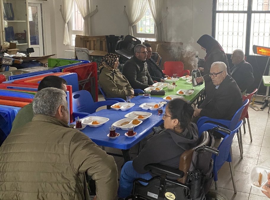 Engelliler haftası sebebiyle Gelecek, Saadet ve Deva partililer olarak , Salihli’deki Engelliler derneğini yerlerinde ziyaret edip sıkıntılarını dinledik.

Dernek başkanı Hacer hanım ve üyelerinin misafirperverliklerine  teşekkür ediyoruz.