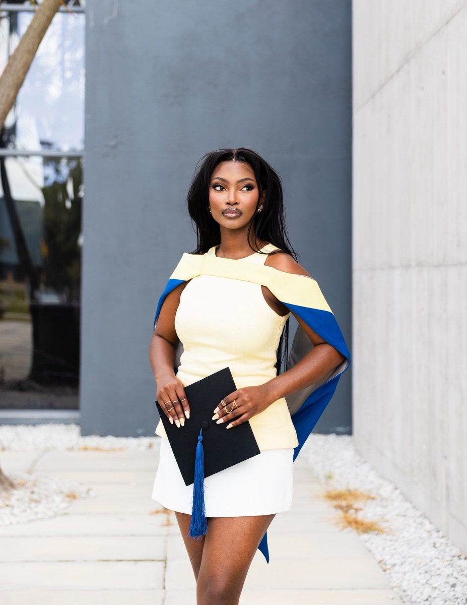 ledie_ayanda's tweet photo. Did Barbie just graduate?? 💛🥺 https://t.co/ykrFzZQ9at