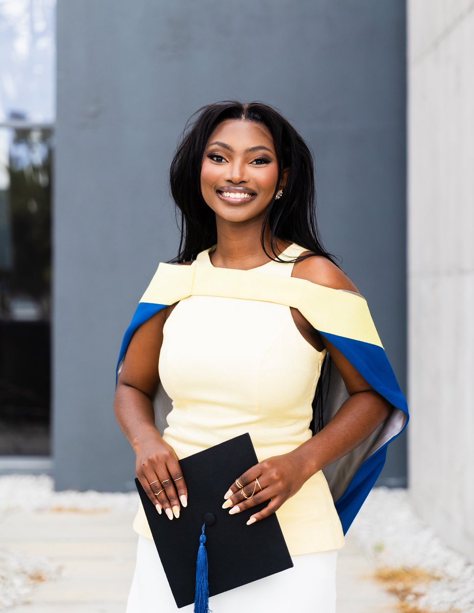ledie_ayanda's tweet photo. Did Barbie just graduate?? 💛🥺 https://t.co/ykrFzZQ9at