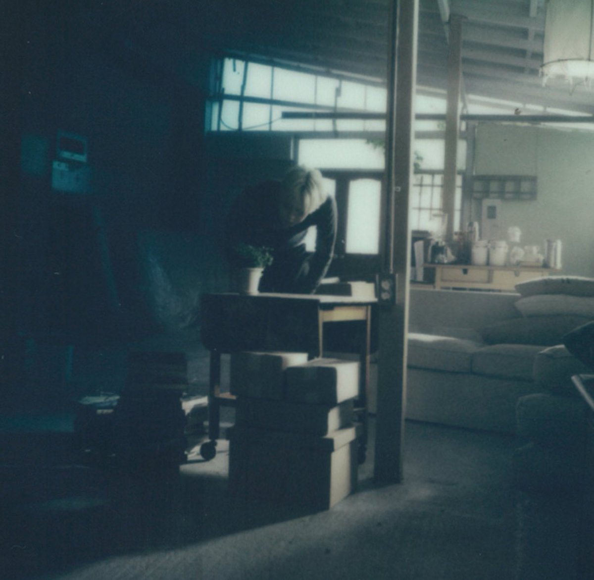 꼭 어디론가 떠나는 사람처럼 굴면 나는 어떡해..