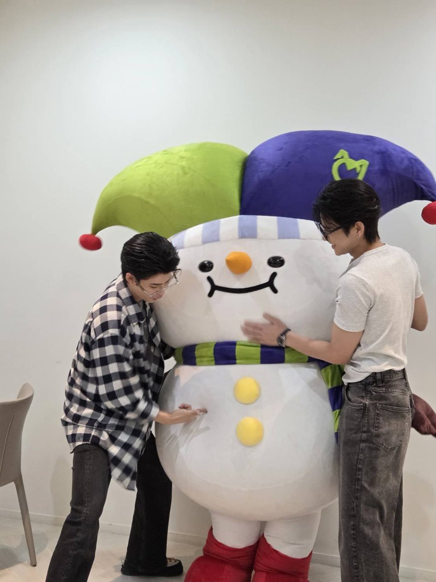 momo_gmmtv's tweet image. วันพ้อออ  แม๊ะ!! ป๊ะจิ้มโม่ โม่จาผอม เห้นยั่งงี้แต่เราร้ากกันทุ้กวัน ☃️🤡