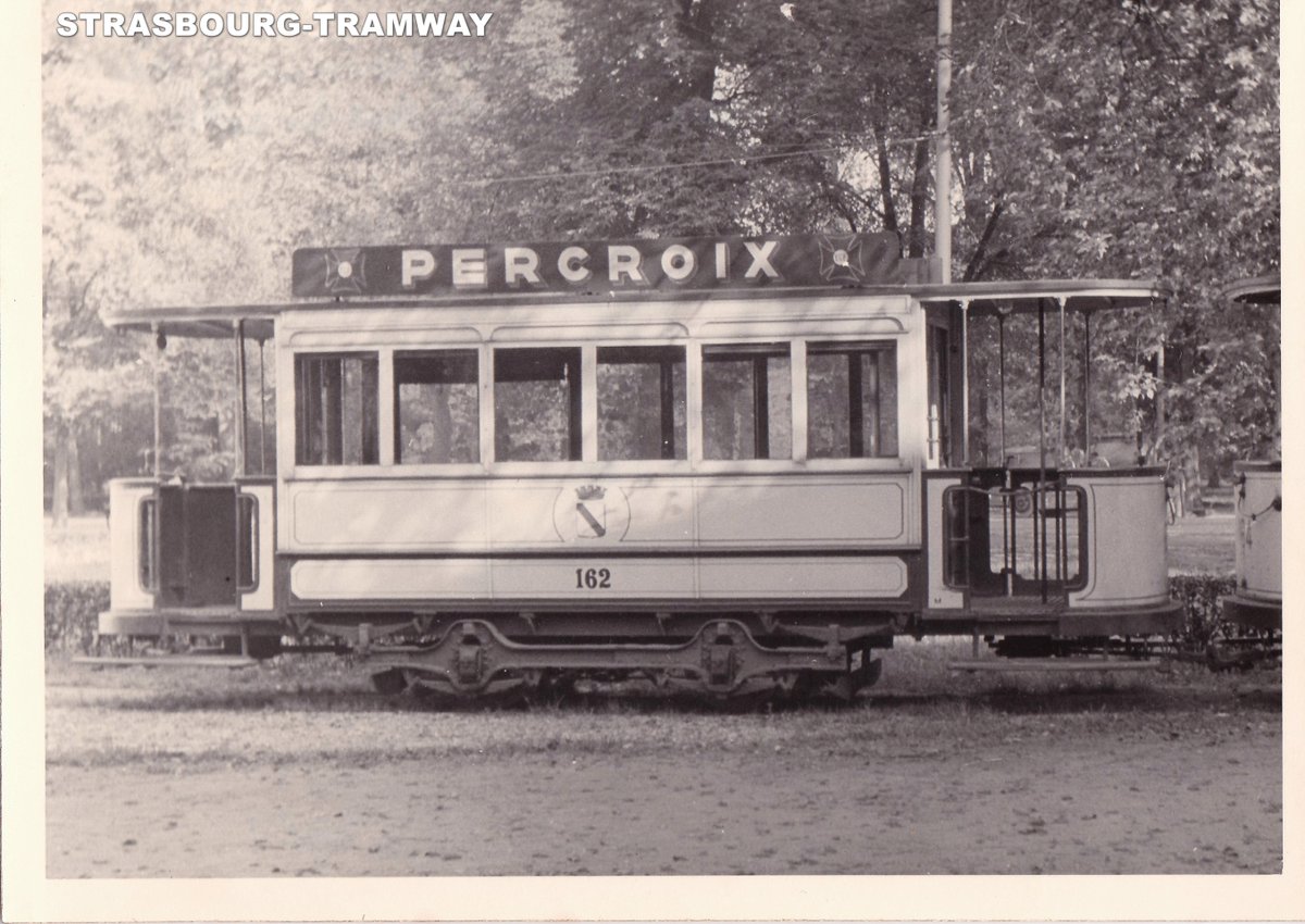 Vue sur la remorque n° 162, au terminus de la ligne 3 de l'Orangerie. Nous sommes en Septembre 1951.