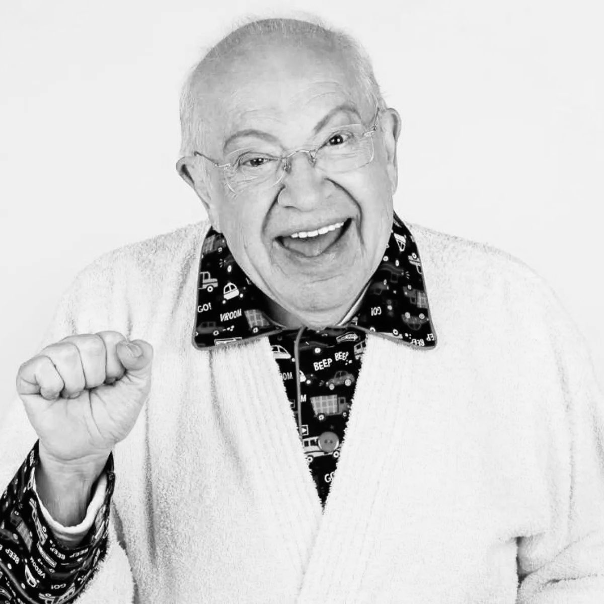 🙏 Con profunda tristeza informamos el fallecimiento del comediante mexicano Eduardo Manzano, integrante del legendario dúo Los Polivoces. Su hijo confirmó la noticia en redes sociales, expresando: “Con profundo dolor despedimos a mi papito hermoso…”.