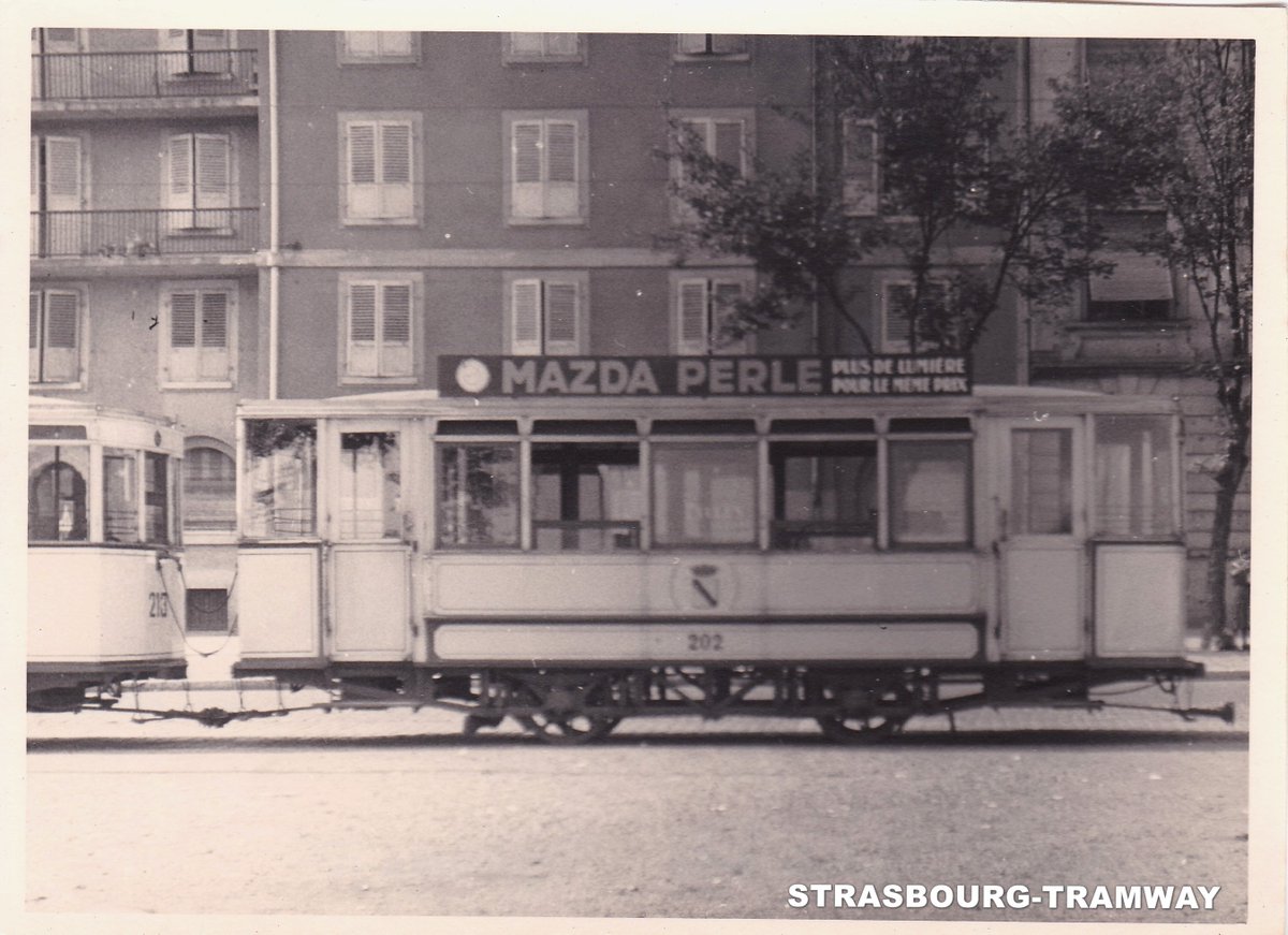 La remorque n° 213 attelée à la remorque n° 202, elles sont vues au terminus du Pont du Rhin en Septembre 1951.