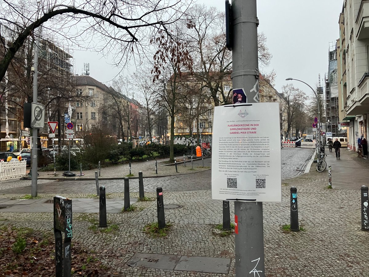 Hier entsteht eine neue Fußgängerzone. Wie diese bald aussieht, lässt sich erahnen. Die Verkehrssituation im Kiez verschärft sich weiter. Kompromisslösungen sehen anders aus #xhainberuhigtsich