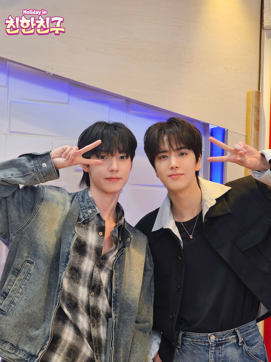 mbcbf_bf's tweet photo. 🎁친친🎁

#Holidayin친한친구 
#영훈 #더보이즈 @THEBOYZ_officl
#최립우 #CHUEILIYU @cliyu_official

미남 두 배 이벤트 ❤︎=͟͟͞͞ ³ ³

근데 혹시....
빵디가 립우씨를 낳은 건가요
눈에서 두바이크레용쫀득쿠키가 뚝뚝 떨어지는 것 같아 보여서요...😍 https://t.co/2NooFJ2u5a