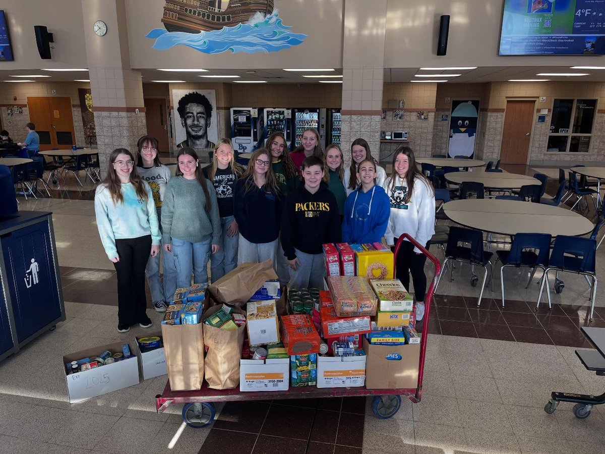 GivingTreeHSSD's tweet image. Thank you Bay Port Sources of Strength for hosting a food drive for us!  You collected 373 lbs of much needed food!  Thank you!
@HSSD