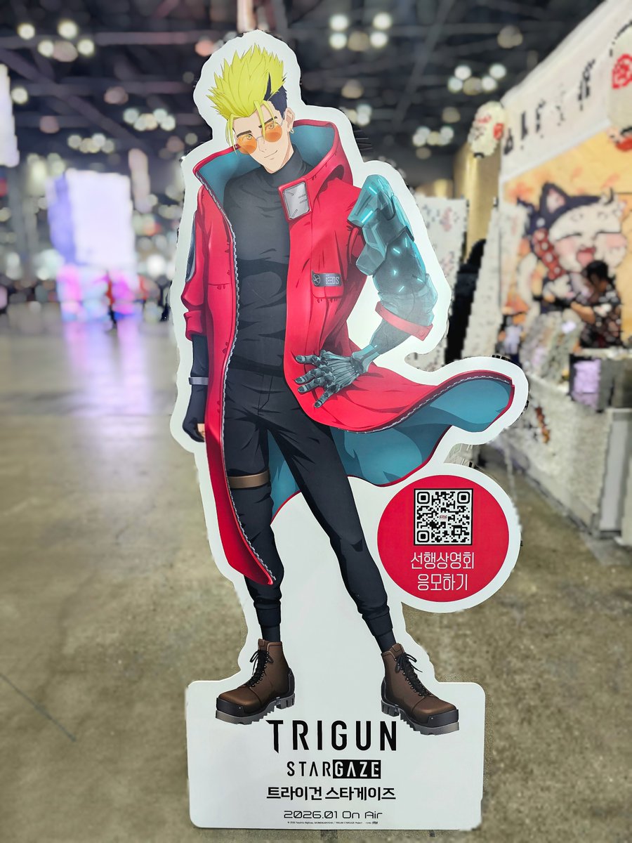 HoldingsSmg's tweet image. 📢 #AGF2025 에 &amp;lt;트라이건 스타게이즈&amp;gt; 등장!

메가박스 부스(E03)에서
#밧슈 와 함께 사진도 찍고 📸
한국어 PV도 감상하세요! 👀

오시야마 키요타카 감독님이 그린
대형 티저 비주얼도 현장에서 만나보실 수 있습니다🔥

트라이건 스타게이즈를 국내에서 가장 빠르게 볼 수 있는
선행상영회도