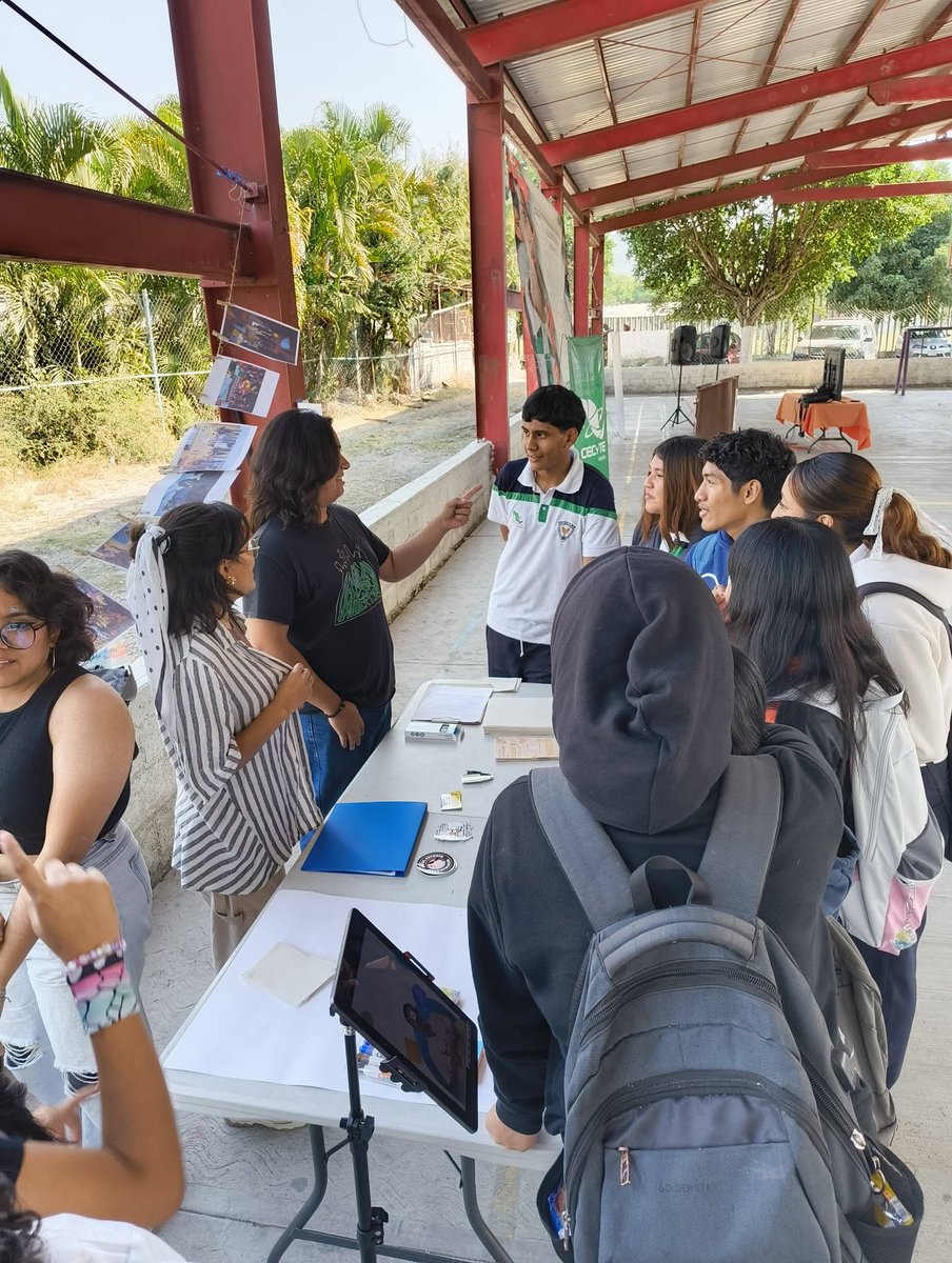 Durante  la Primera Feria de Ciencias Sociales del Cecyte Tenextepango, la Dra. Adriana Saldaña y estudiantes  de la licenciatura en Antropología Social de la <a href="/uaemorelos/">UAEM</a> , impartieron charlas y talleres a estudiantes del Colegio de Estudios Científicos y Tecnológicos.
#UAEM