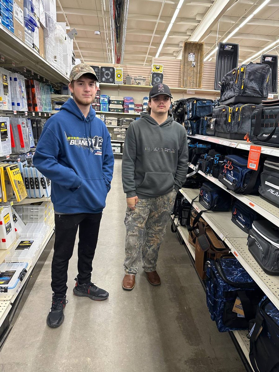 GivingTreeHSSD's tweet image. Thank you Howard-Suamico Captain's Academy students for shopping for our upcoming Holiday Store!  It looks like you had a fun time and the gifts you purchased were perfect gift items!  Thank you!
@HSSD