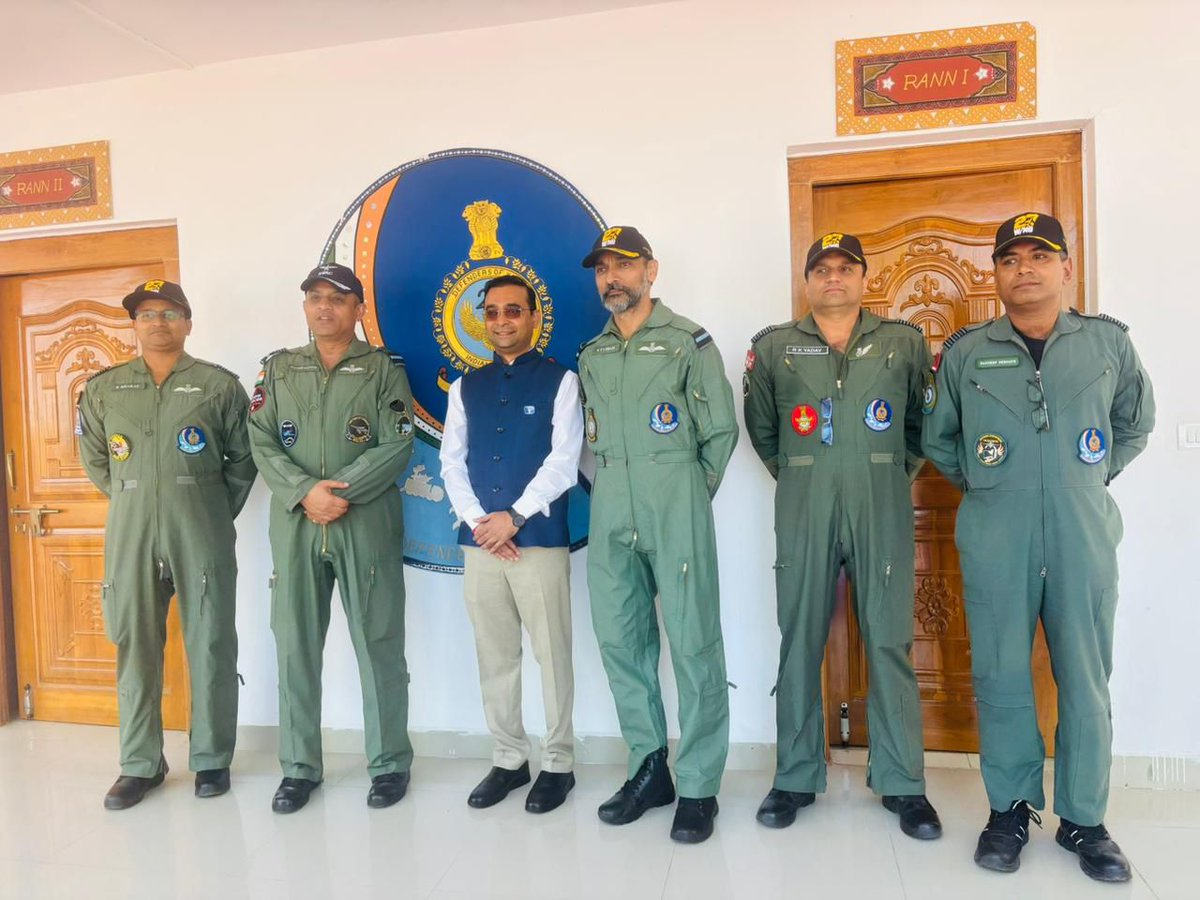 Air Marshal Nagesh Kapoor, AOC-in-C SWAC, awarded Shri Anand Patel, IAS, Collector &amp; District Magistrate Kutch with his commendation badge for his outstanding contributions during Operation Sindoor.

#OperationSindoor  #DistrictMagistrate  #IndianAirForce