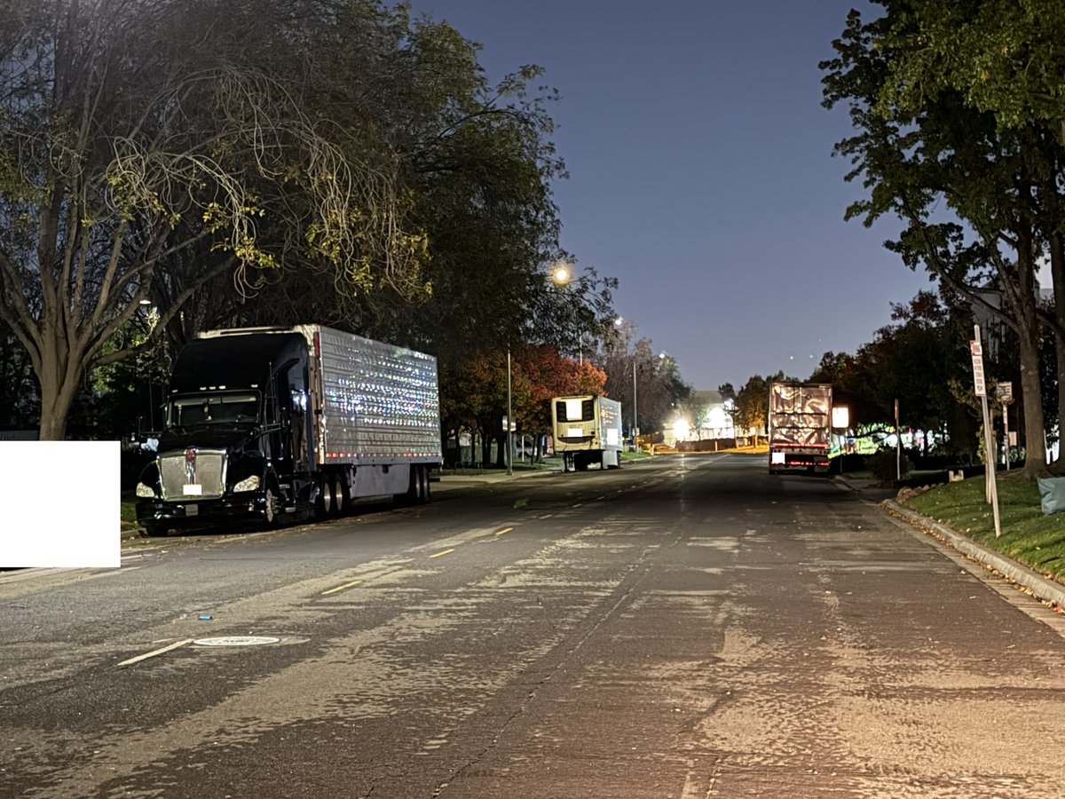 Tweeter_Manish's tweet photo. @ThoMy2027646 @MilpitasPD @MilpitasCityGov It’s been over a month since this was raised, and there hasn’t been any visible progress. Big rigs are still parking overnight in the restricted zone. Sharing another photo from last night for reference. Hoping for enforcement to keep the street safe for residents. https://t.co/780vxZOLpH