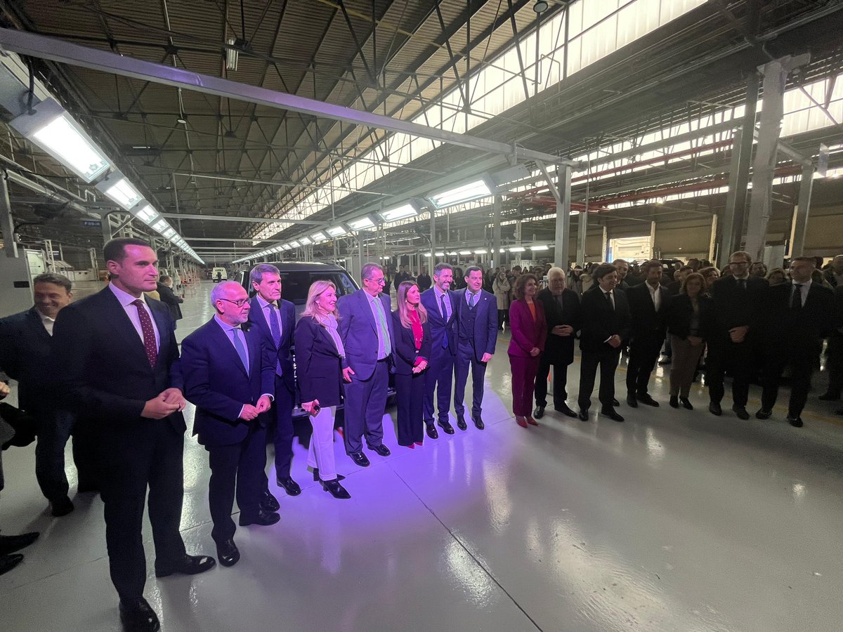 🚙 SANTANA

<a href="/juanlatorreruiz/">Juan Latorre</a> destaca la implicación de Diputación en la generación de un ecosistema empresarial atractivo en #Linares

El vicepresidente primero, que ha participado en la inauguración de #Santana, recuerda las ayudas de intensivo otorgadas en esta localidad y la