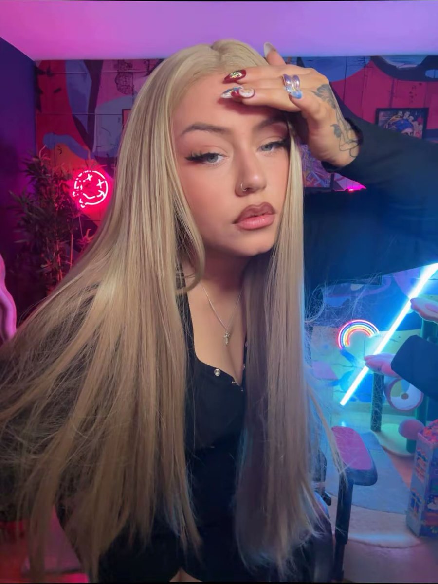 Trixy 🍒 tweet media