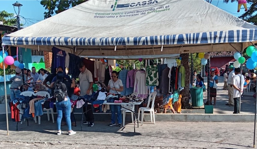 🙌En el marco de las fiestas patronales del distrito de Ishuatán, el grupo de ahorro de la comunidad Miramar organizó una venta de ropa, como una oportunidad para incrementar sus fondos. Dicho grupo ha sido una iniciativa del del Programa de Acompañamiento Comunitario #PACO 1