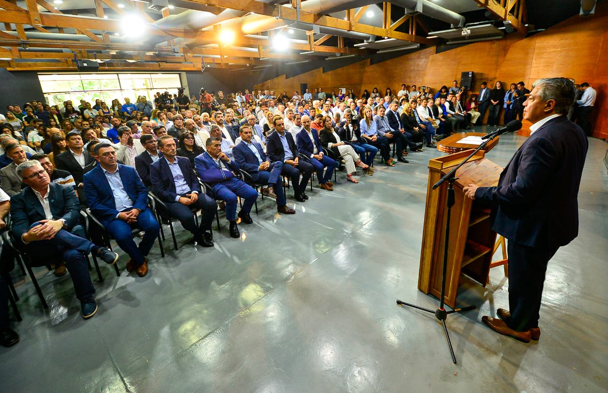 NEUQUÉN HABITA

Presentamos un plan habitacional de 450 millones de dólares para concretar 20.000 soluciones, entre crédtos, viviendas y lotes con servicios en toda la provincia. 

Nunca antes existió la voluntad social, política, gremial e institucional de llevar adelante 20.000