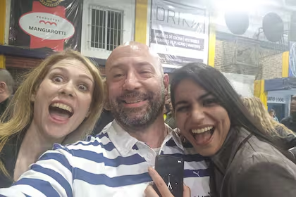 MrFlork_'s tweet photo. Narrador en off: si la mencionás con esta foto donde está con Spagnuolo, le agarra un ataque de ansiedad y te bloquea. https://t.co/JcyNPfTY5X