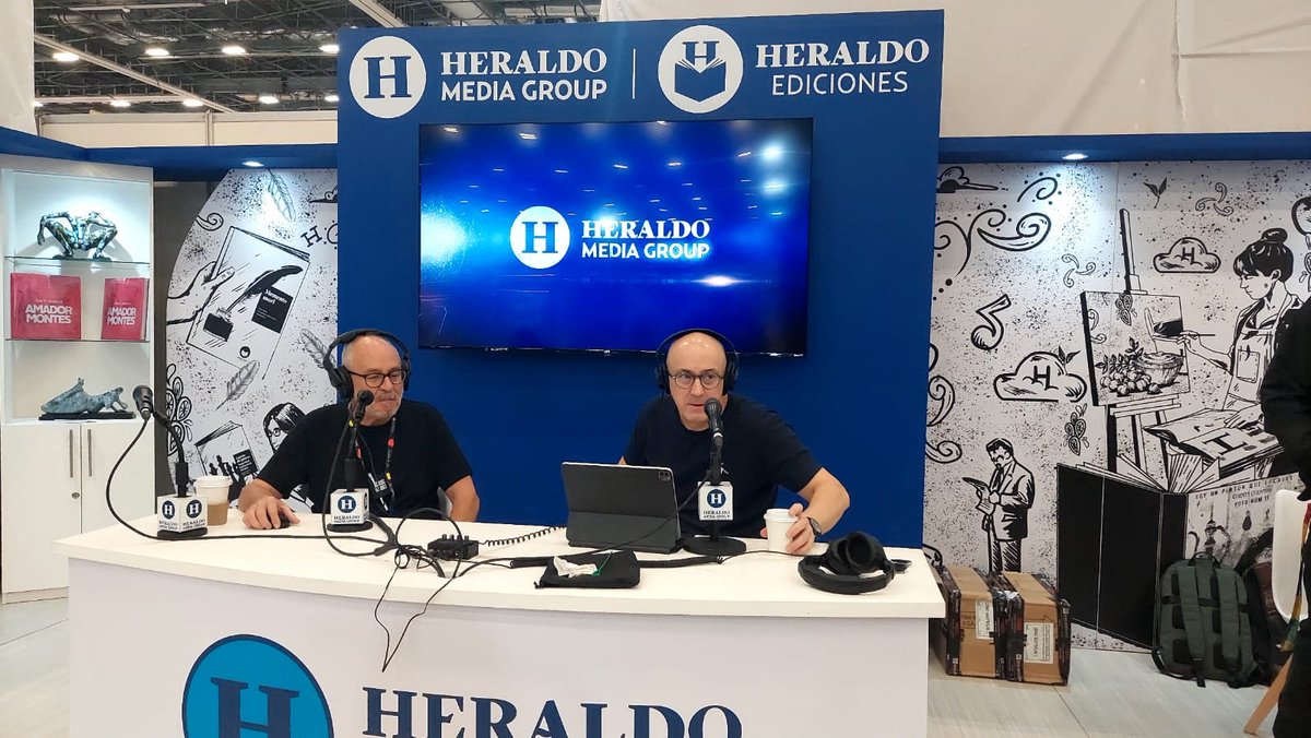 RCarla4's tweet image. ¡Primos, nuestro primer invitado!  

El escritor @benistofeles está con los Tíos @juliopatan09 desde @FILGuadalajara y @JuanIZavala desde la cabina de @heraldoradio_ para platicar de su libro Cuchara y memoria 2. 

Y yo así 😍