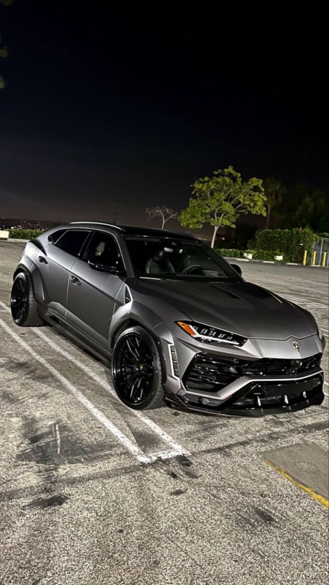 This Urus with body kit is pure criminal elegance. 😈