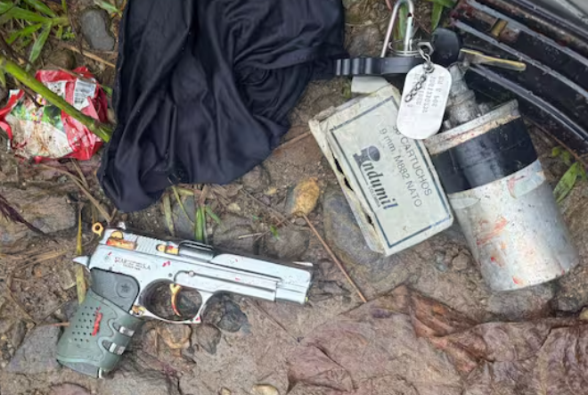 ¿Cómo es posible que un grupo aliado con el frente 36 de alias Calarcá tenga munición de guerra del Estado? Cartuchos de 9 mm de Indumil, completamente nuevos, recién salidos de fábrica. Ese hallazgo en Antioquia revela un problema mucho más profundo: la infiltración de nuestras