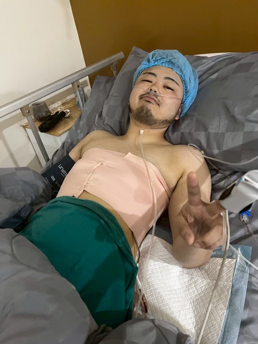 Gpitcom's tweet photo. 【ジーピット】タイSRSアテンド日記✈️

20代　FTM　ゆっぱいさん
Looksクリニック　上下同時手術✨

無事手術を終えました！

＃ジーピット ＃タイSRS ＃性別適合手術 https://t.co/LZnl0LroeN