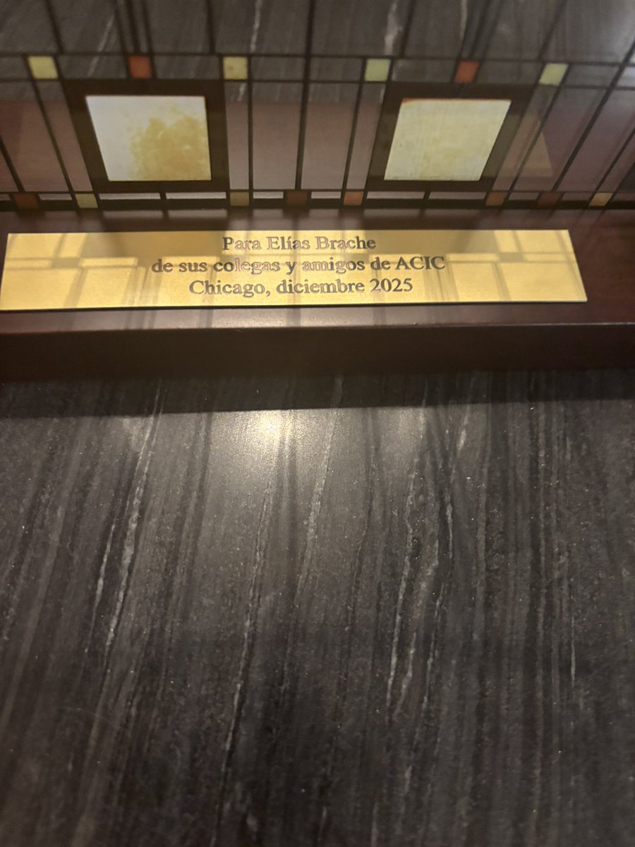 En el dia de ayer, termino nuestra gestion 🇩🇴 como presidente de la Asociacion de Consules Iberoamericanos en Chicago (ACIC).
En lo adelante, la
misma sera presidida por mi gran amiga, consul general de El Salvador 🇸🇻 <a href="/VaneGuevara_/">Vanessa Guevara</a>.
Gracias de corazon, por su presencia en este