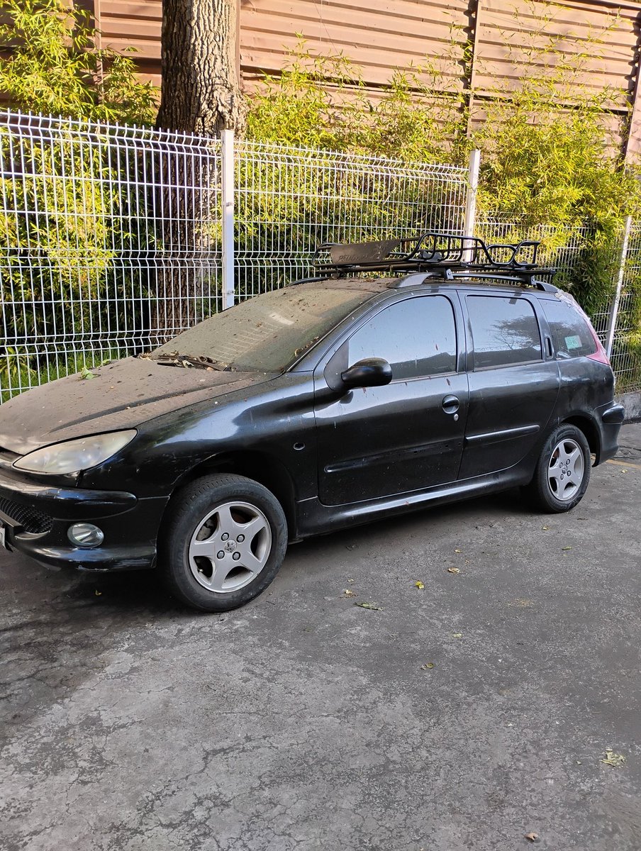 DIZZYBOOP's tweet photo. @carlosorvananos Buenos días alcalde, su apoyo para retirar del deportivo Morelos este auto, que ya lleva muchísimo tiempo ahí estacionado, es un deportivo, no un depósito de chatarra. Quedó pendiente de su amable apoyo para que se haga a la brevedad. Gracias!!! https://t.co/LKSofec0n8