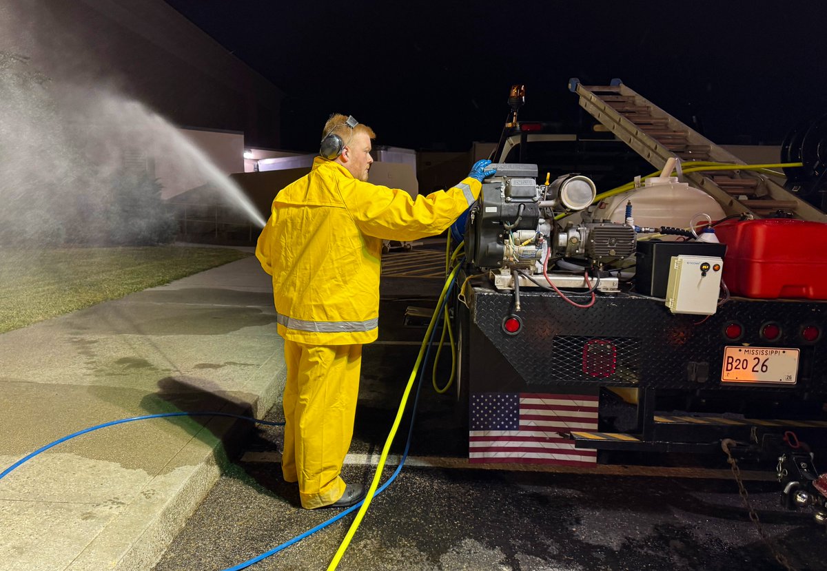 It's December!🎄Before you close the books on 2025, give us a call for all your commercial or residential pressure washing needs. We've got the team and equipment for great year-round results.