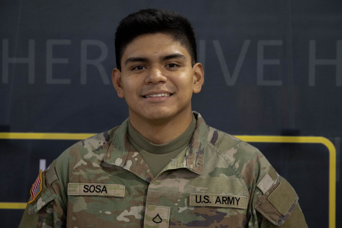 kentuckyguard's tweet image. Meet Pfc. Iram Sosa-Lozano, 21, of Versailles. He recently completed Basic and AIT at Fort Sill and is joining 38th Division Artillery (DIVARTY) as a fire control specialist.

He graduated as one of two honor grads in his class. 

#KYGuard #FreshFaceFriday #welcome