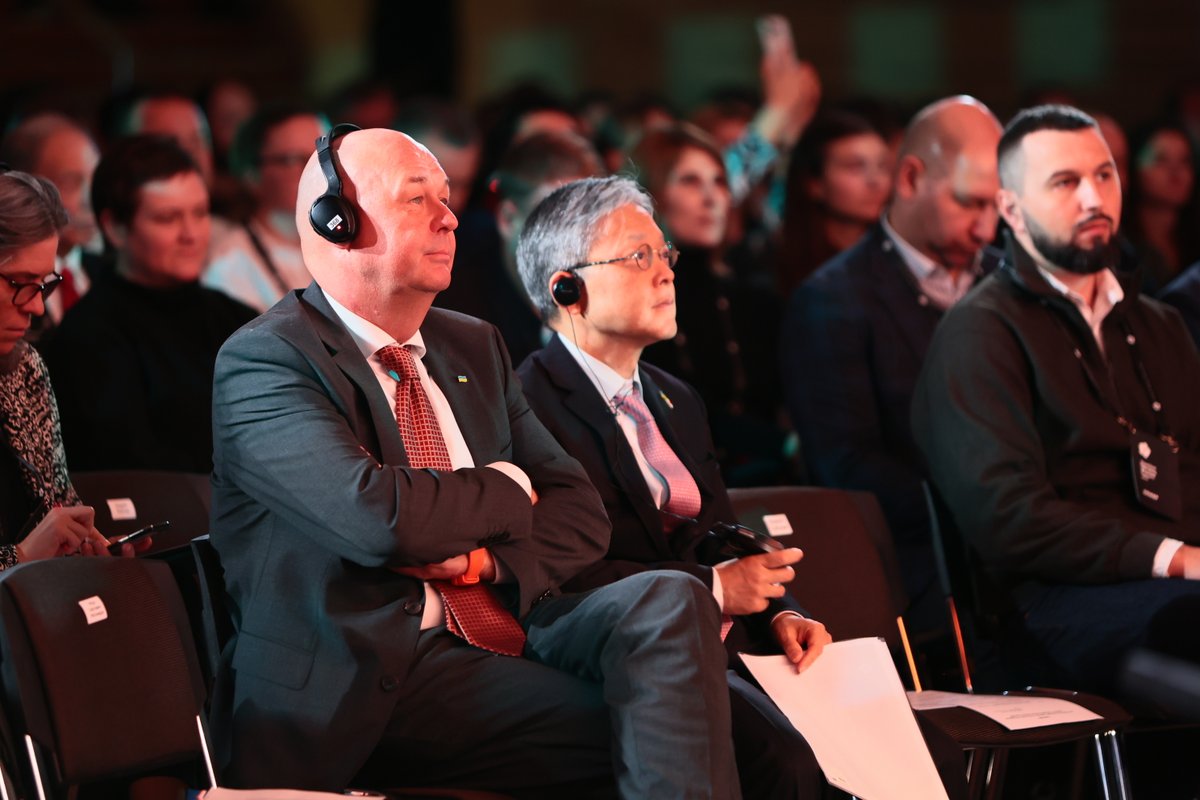 UNDPUkraine's tweet image. Mine action is key to unblocking Ukraine's economic and social potential! 

At #DemineUkraine Forum, @UNDP stressed the need for support for a nationally owned system, strengthening governance, and innovative digital tools. Sustained investment will reinforce #MadeInUkraine