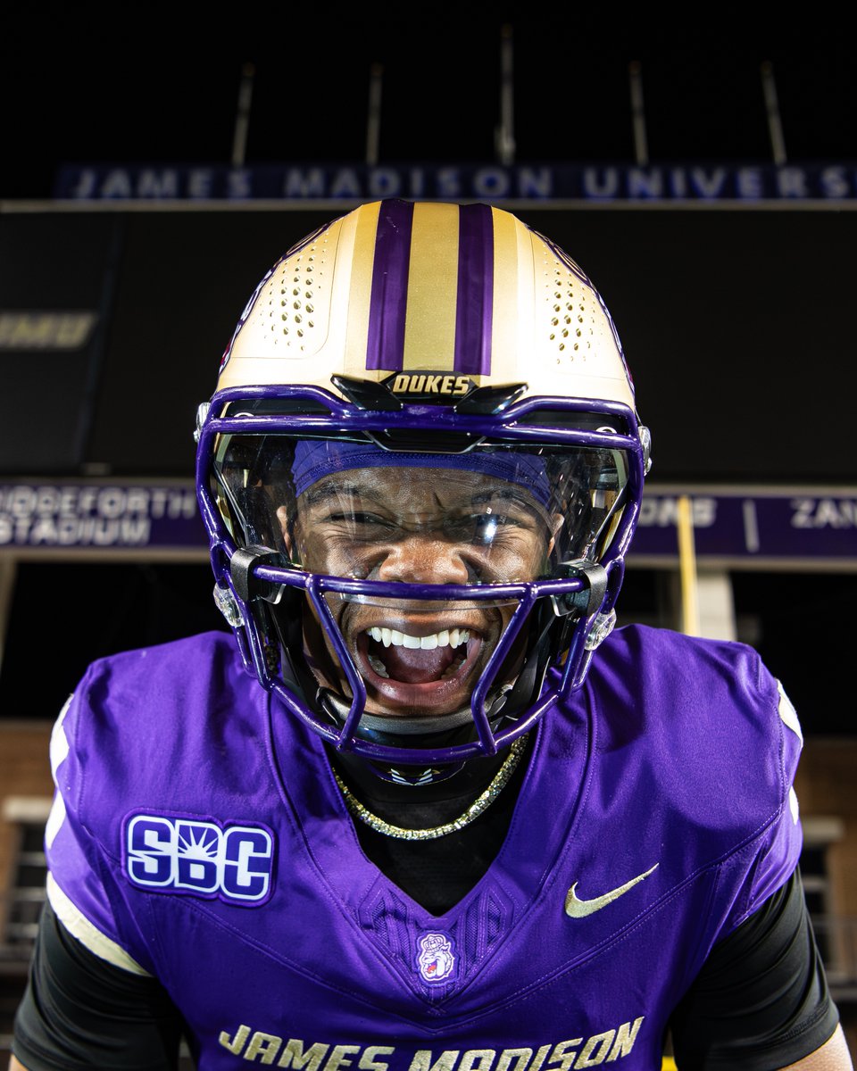 JMUFootball's tweet photo. 🟡🟣🟡 tonight.

#GoDukes 🐶 https://t.co/wUZqphl41P