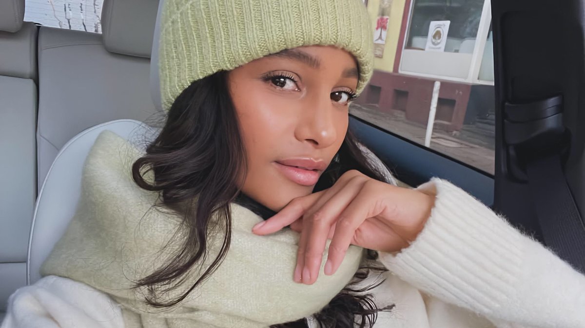 aesthetickyc's tweet image. Friday.