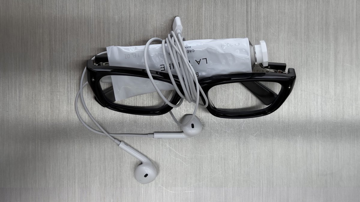 aesthetickyc's tweet image. Friday.