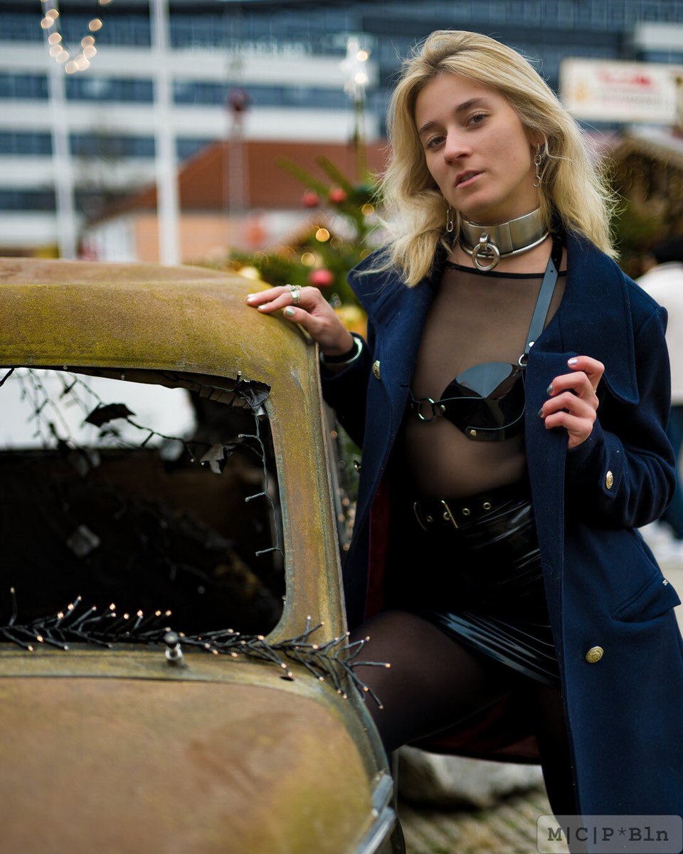 Christmas is coming so soon! I love Christmas, what about you? Had a perfect shoot with a Christmas tree in the background a couple weeks ago which already put me in the right mood 🎄🖤

Pic by mcp_bln (IG)
Collar by <a href="/SwedishCollar/">SwedishCollar</a>