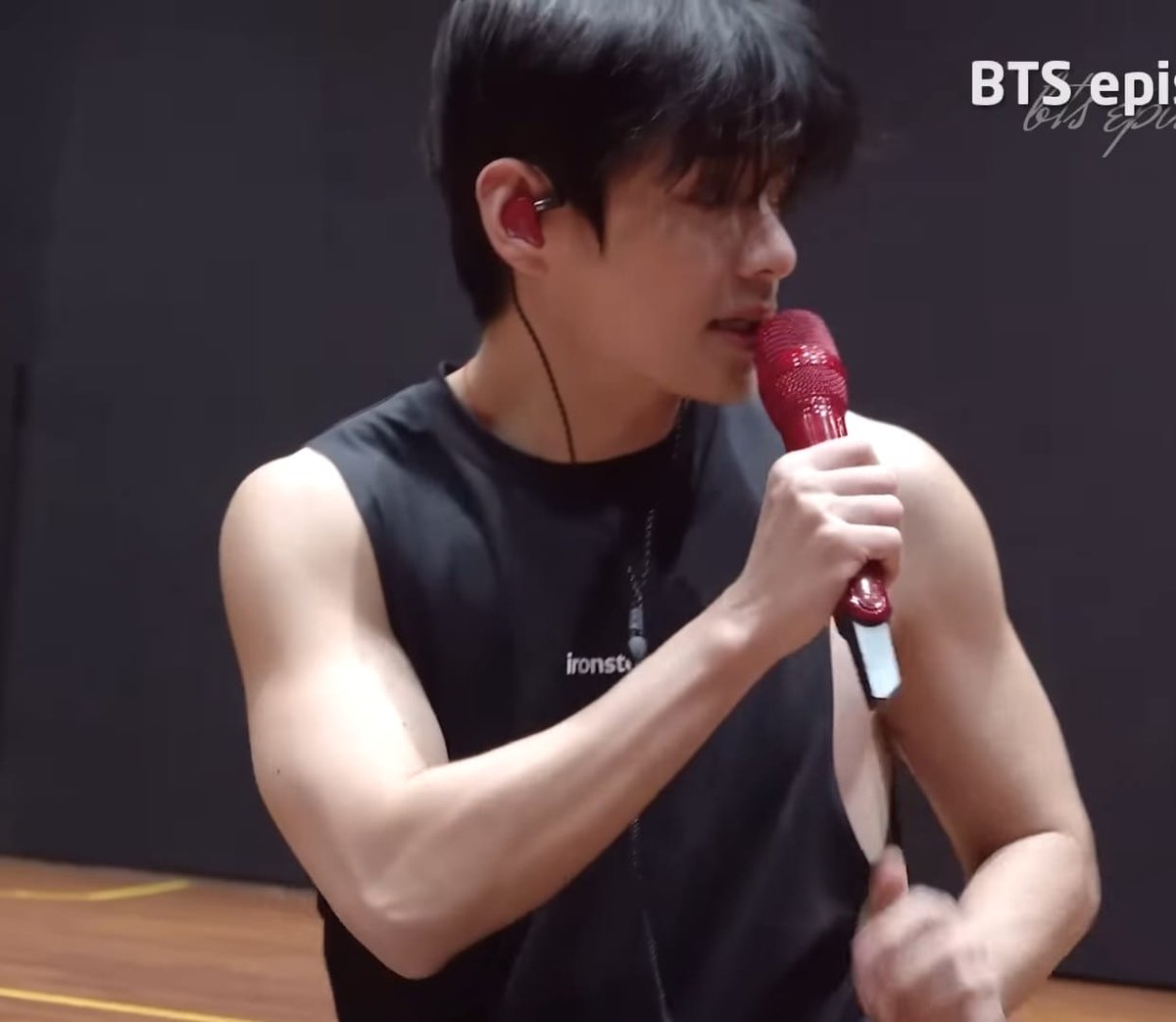 thvbicepsluvr's tweet photo. MY HOTTIE https://t.co/slcfNl0n9N