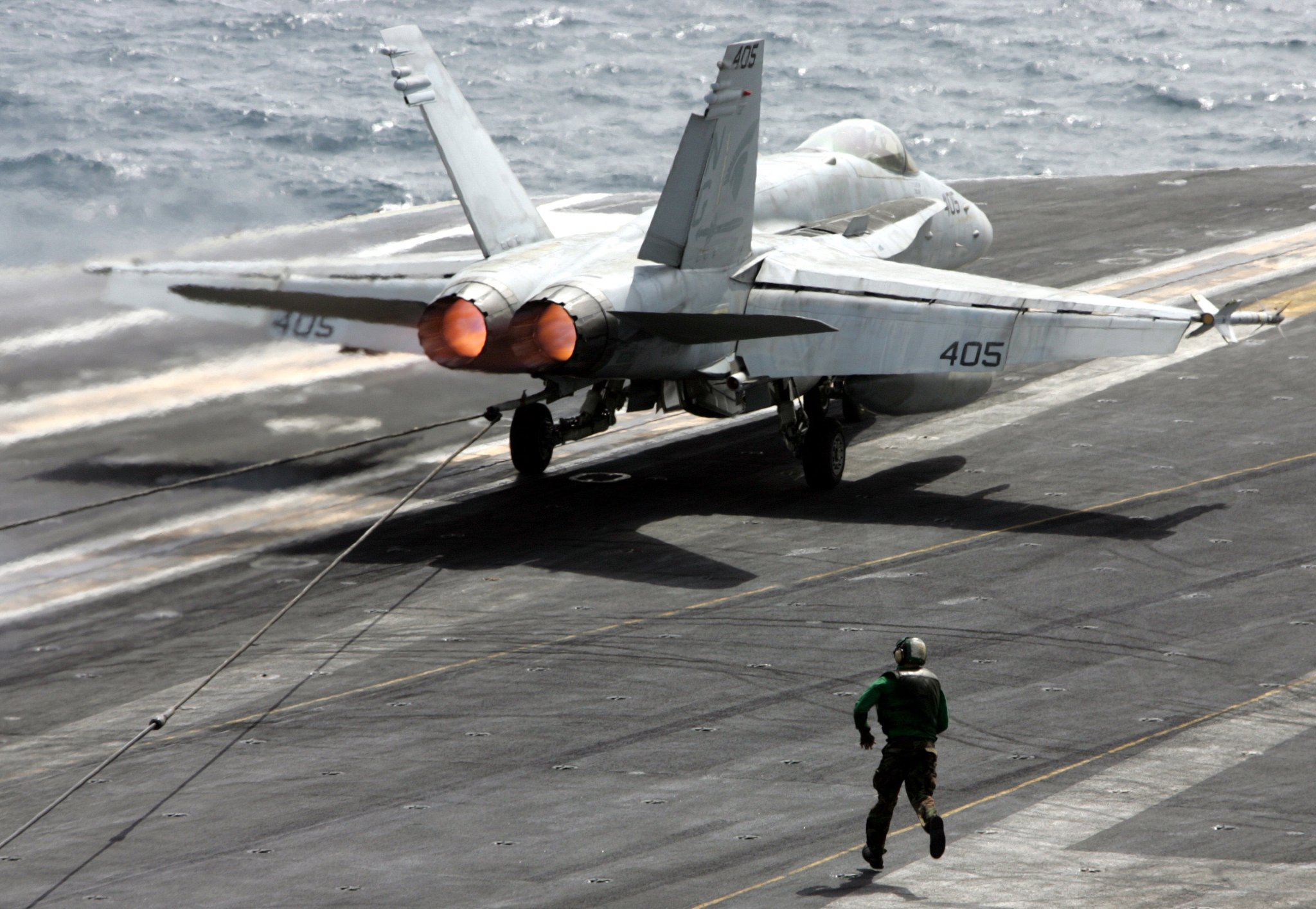 عاجل أسرار تُكشف للمرة الأولى.. لماذا فقدت أميركا طائرتين من طراز F-18 خلال أسابيع؟ 