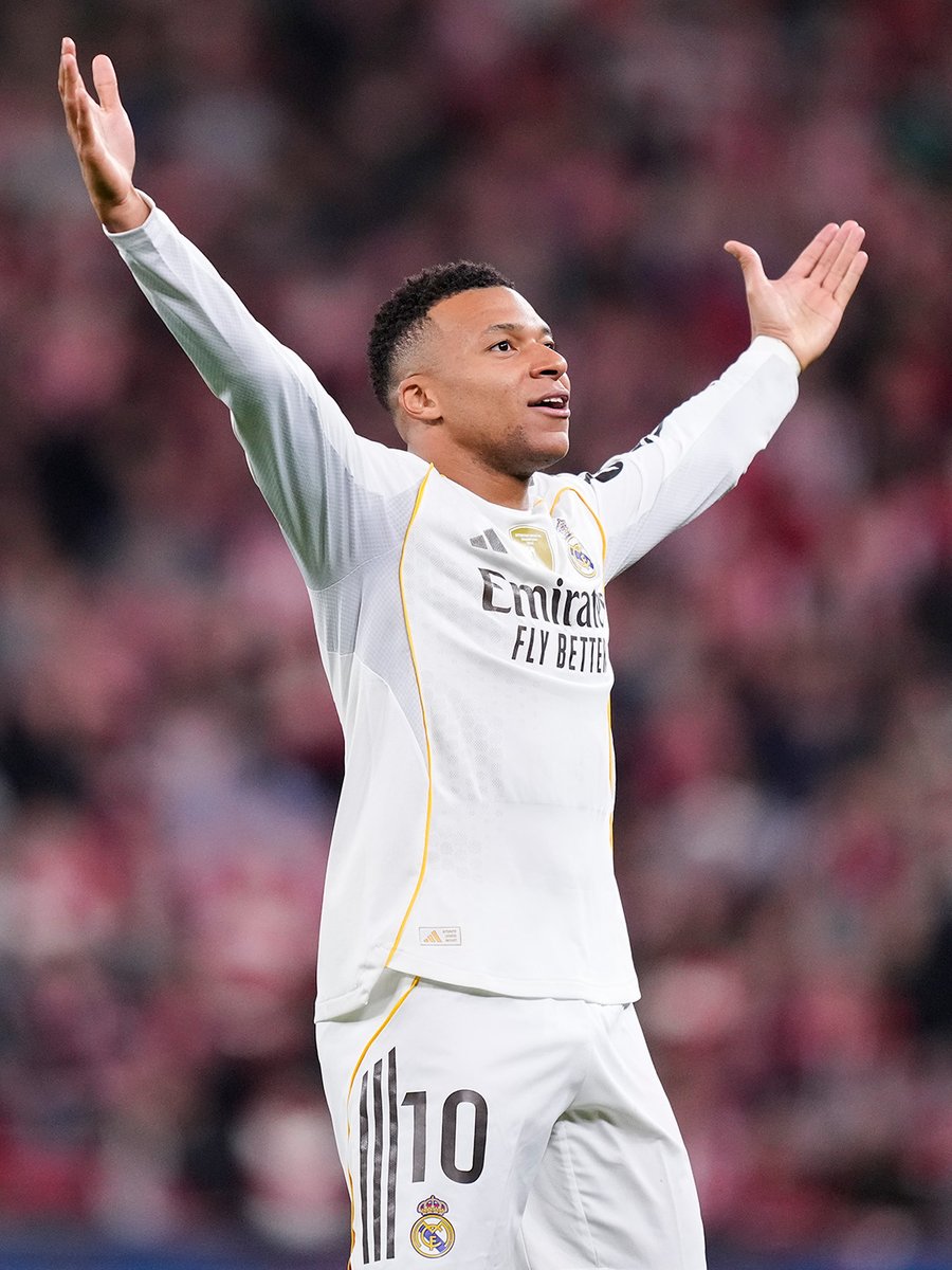 realmadrid's tweet image. 👏 ¡Enhorabuena, @KMbappe!
✨ Jugador Cinco Estrellas · Noviembre
⚽ @FutbolMahou