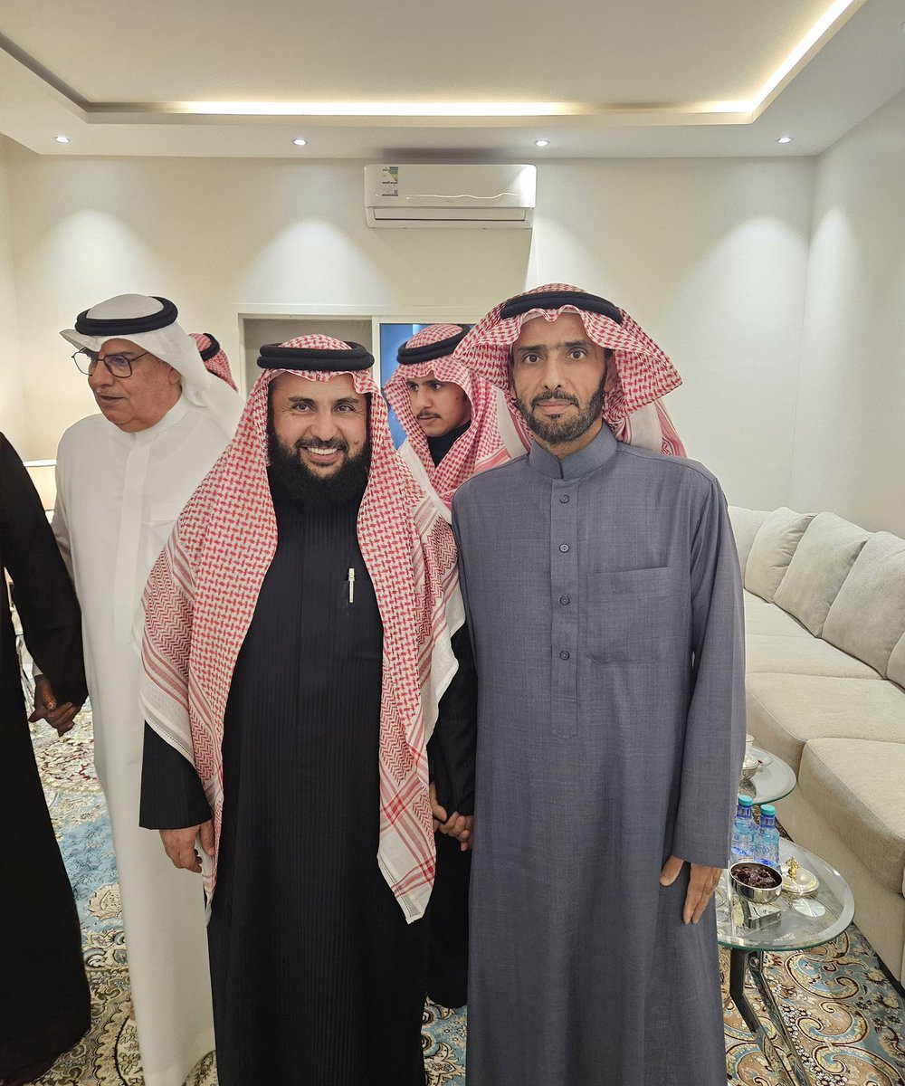 أكرمني وأشقائي وأبنائي الشيخ / شديد بن جدعان اللغيصم والشيخ / خالد بن جدعان اللغيصم  والأستاذ /  عبدالله بن حمود الفراج ومرافقيهم الكرام بزيارة فاضلة كريمة فشكرا لهم على تفضلهم بهذه الزيارة
#الزلفي
#باشات_شمر