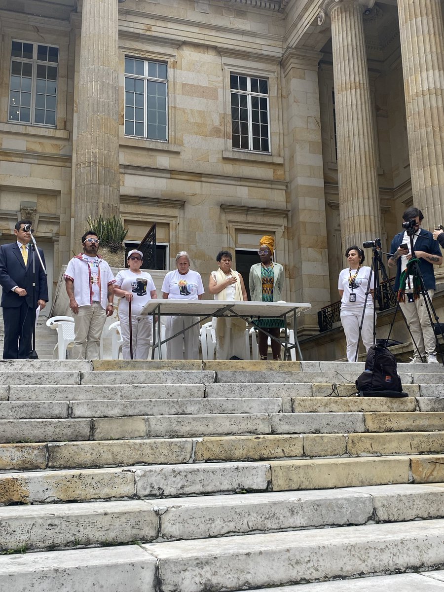 poderlegisla's tweet image. #AEstaHora se realiza acto de desagravio, en @CamaraColombia conforme a Sentencia Judicial @CConstitucional S-T-375 de 2025 a favor d la Fundación Madres de
Falsos Positivos de Soacha y Bogotá MAFAPO obra artística “Mujeres con las botas bien puestas” @chadorinah @eduardsarmiento