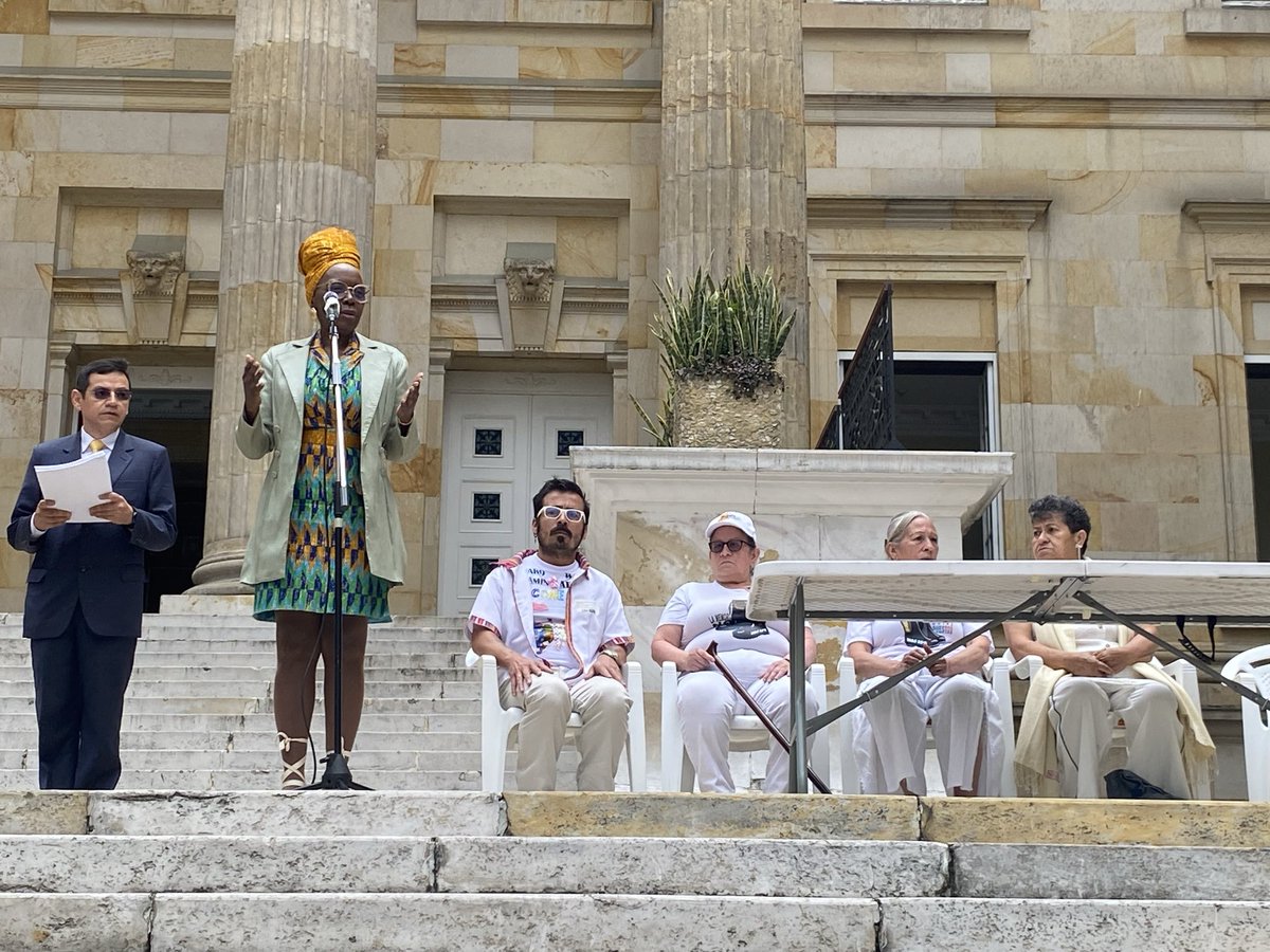 poderlegisla's tweet image. #AEstaHora se realiza acto de desagravio, en @CamaraColombia conforme a Sentencia Judicial @CConstitucional S-T-375 de 2025 a favor d la Fundación Madres de
Falsos Positivos de Soacha y Bogotá MAFAPO obra artística “Mujeres con las botas bien puestas” @chadorinah @eduardsarmiento